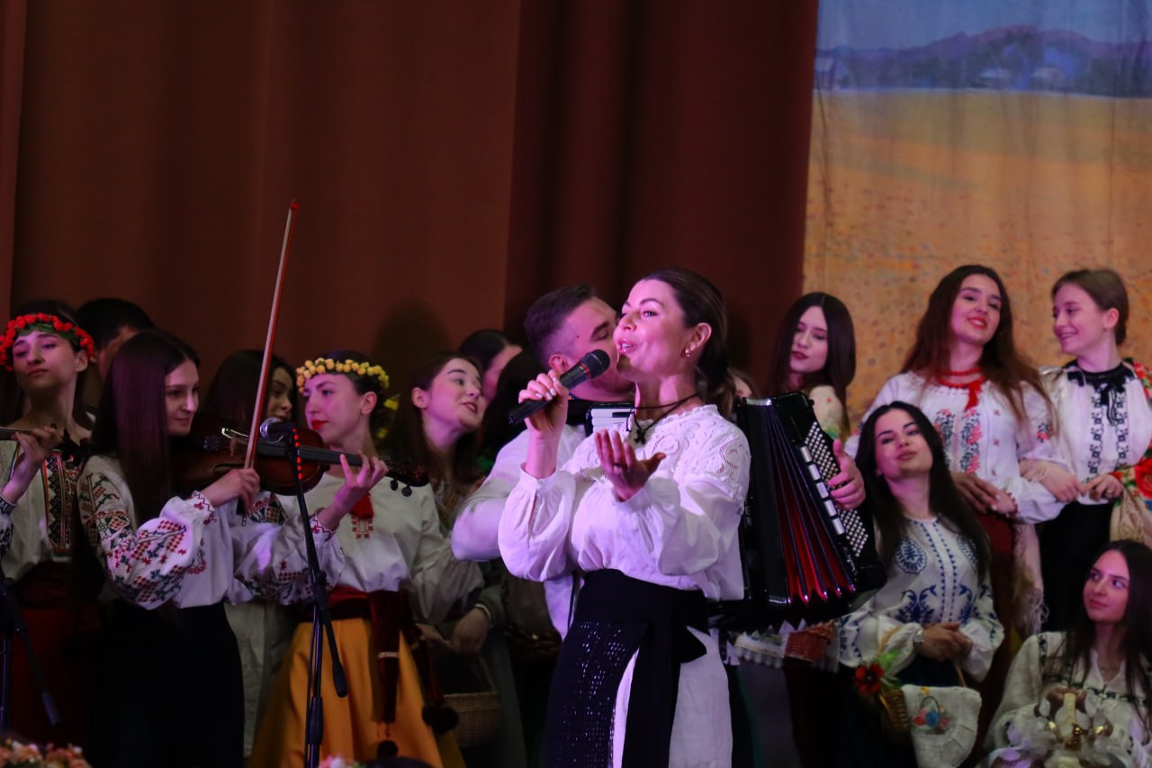 Yaskravi vokalni ta instrumentalni nomery u vykonanni studentiv i vykladachiv fakultetu mystetstv